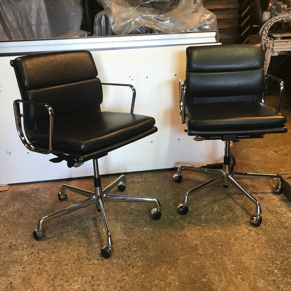 2 IZGS Vitra Eames softpad Aluminium chair EA 217, Zwart, Ophalen of Verzenden, Zo goed als nieuw, Nvt
