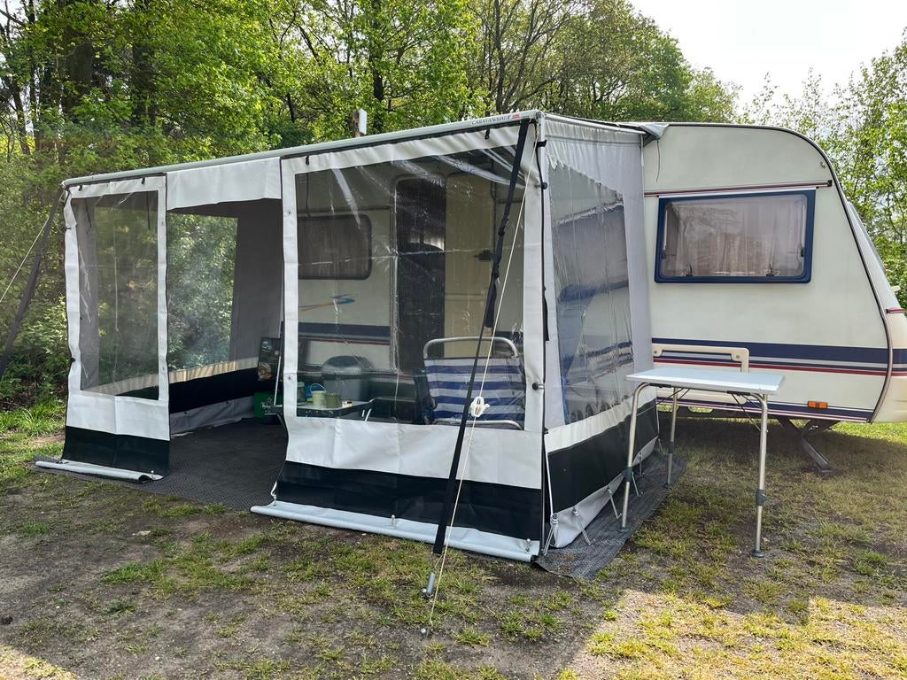 Nette Wilk 470 de luxe caravan met mover, Caravans en Kamperen, Caravans, Particulier, Mover, Wilk