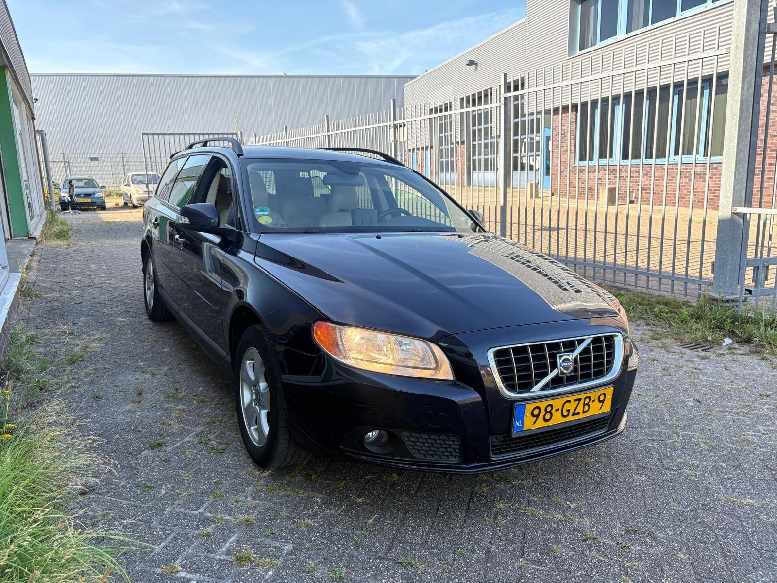 Volvo V70 2.0 Kinetic, Gebruikt, Blauw, Handgeschakeld, 84 €/maand