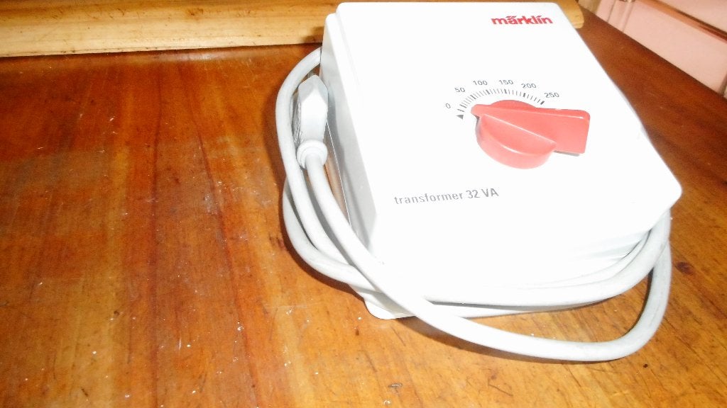MARKLIN 6647 TRAFO 32 VA , voor rijstroom + licht/seinen e.d, Hobby en Vrije tijd, Ophalen of Verzenden, Zo goed als nieuw, Analoog