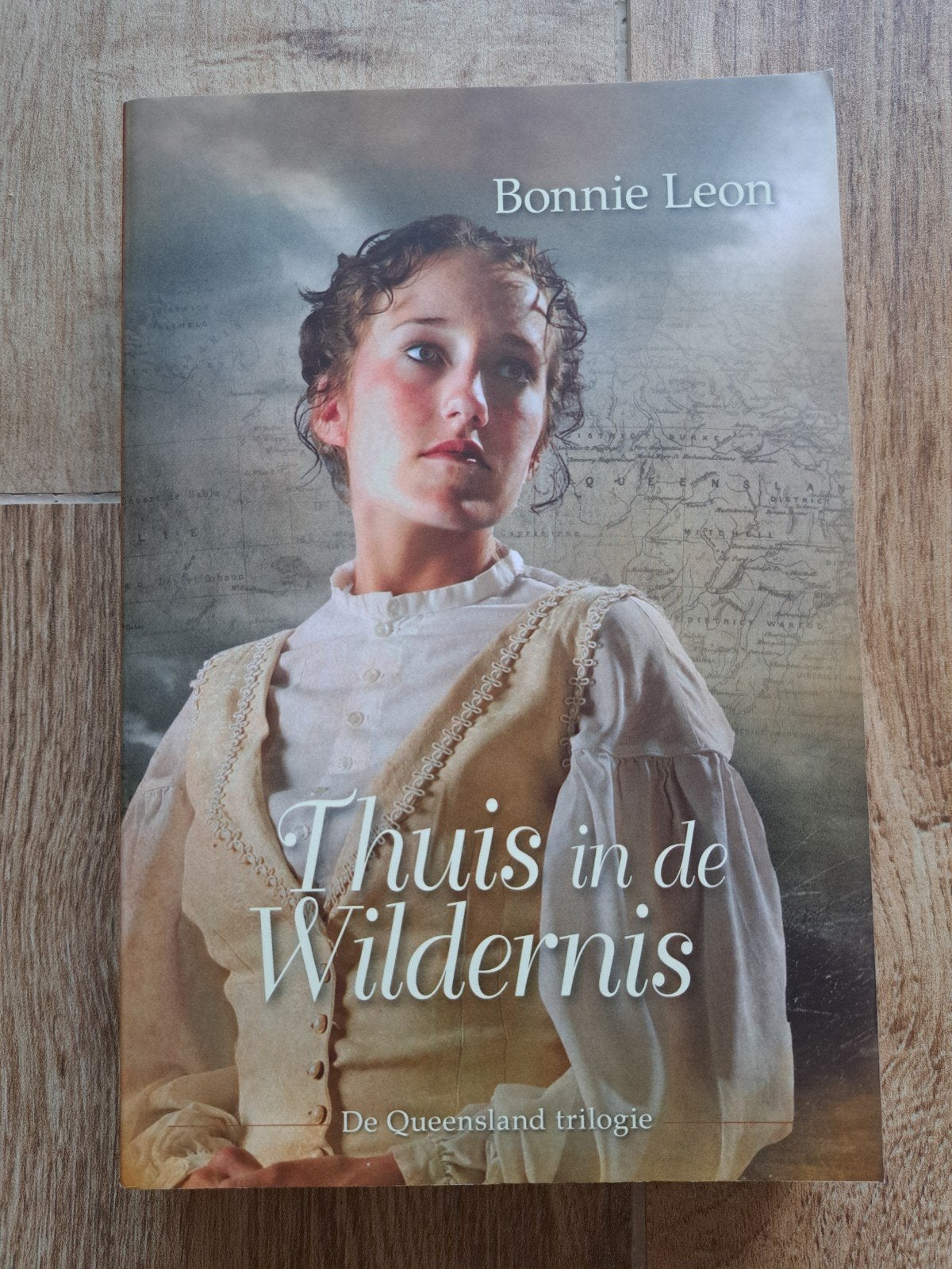 Thuis in de Wildernis - De Queensland trilogie, Ophalen of Verzenden, Zo goed als nieuw, Bonnie Leon, Nederland