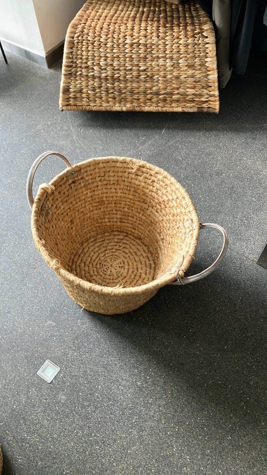 Grote rieten mand, Huis en Inrichting, Woonaccessoires | Schalen en Manden, Ophalen, Zo goed als nieuw, Rechthoekig, Riet
