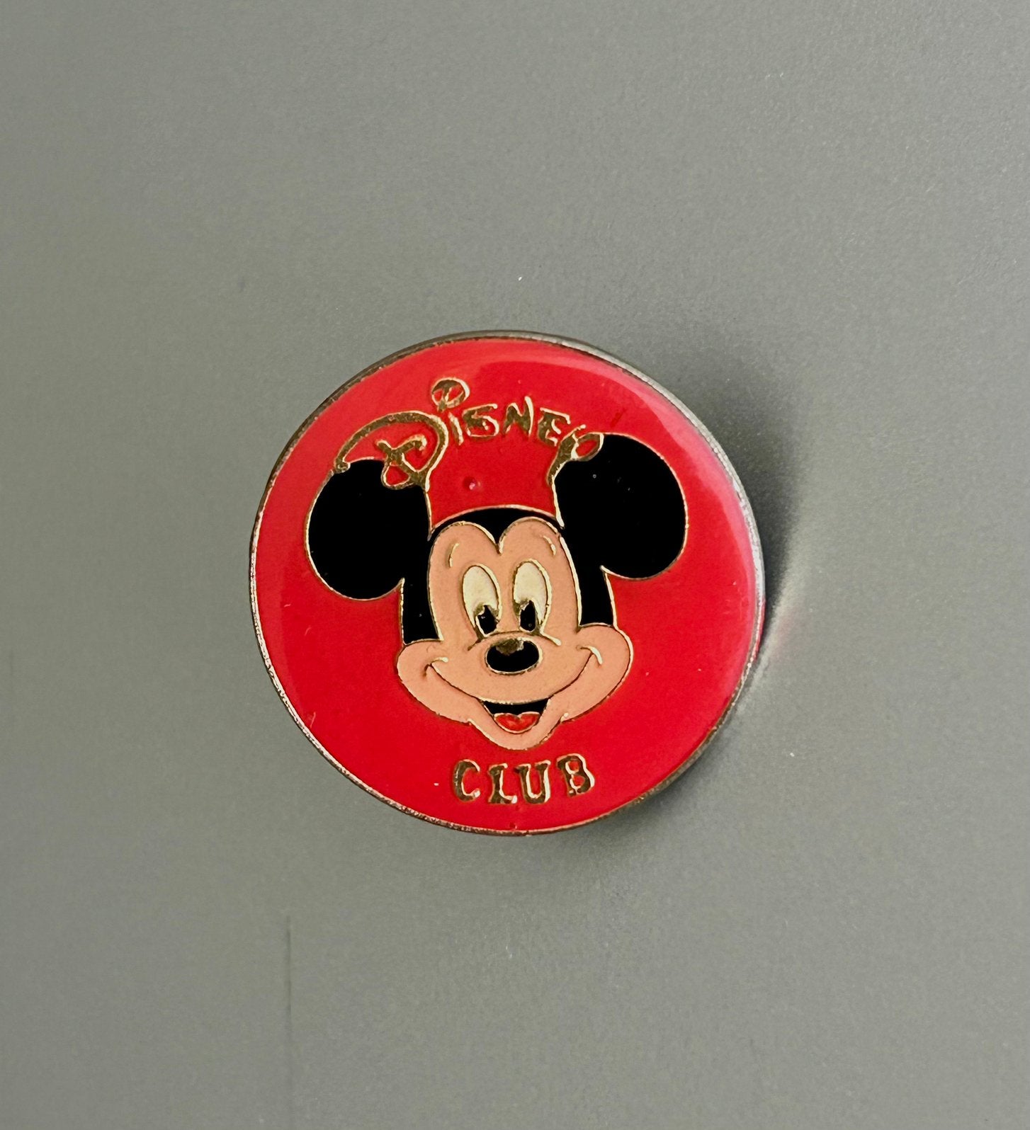Disney Club pin Mickey Mouse, Verzenden, Zo goed als nieuw, Speldje of Pin