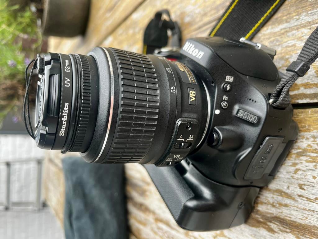 Nikon Spiegelreflex D5100, batterijgrip en 18-55mm lens, Spiegelreflex, Ophalen of Verzenden, Zo goed als nieuw, 4 t/m 7 keer
