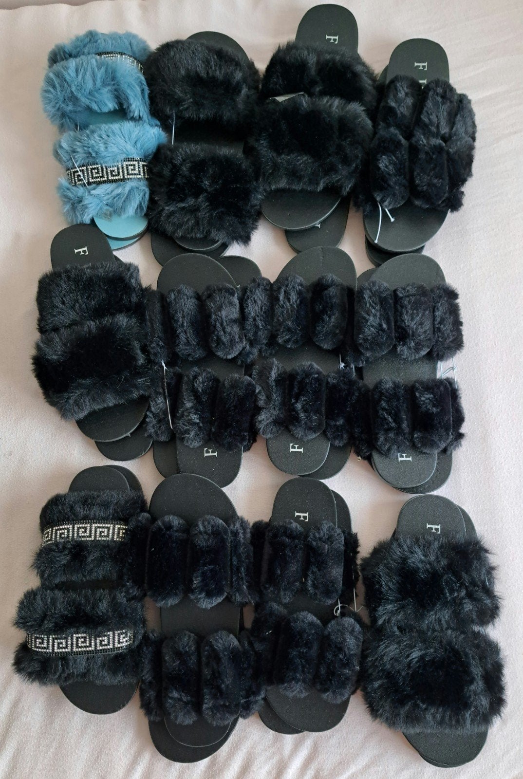 12 Vrouwen Slippers Maten 36-40 - Zwart en Blauw, Kleding | Dames, Ophalen of Verzenden, Nieuw, Zwart, Slippers