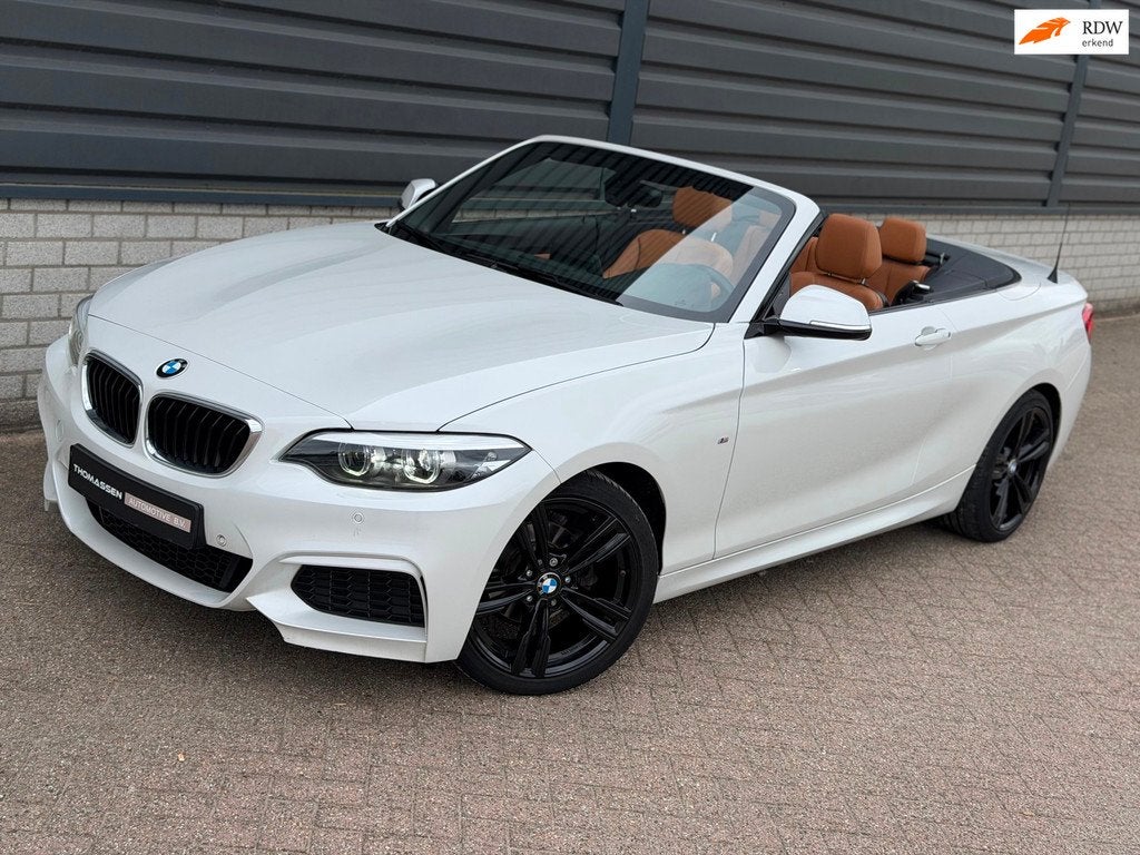 BMW 2-serie Cabrio 218i High Executive M Sport Xenon Navi, Auto's, BMW, Gebruikt, Euro 6, Cabriolet, 4 stoelen