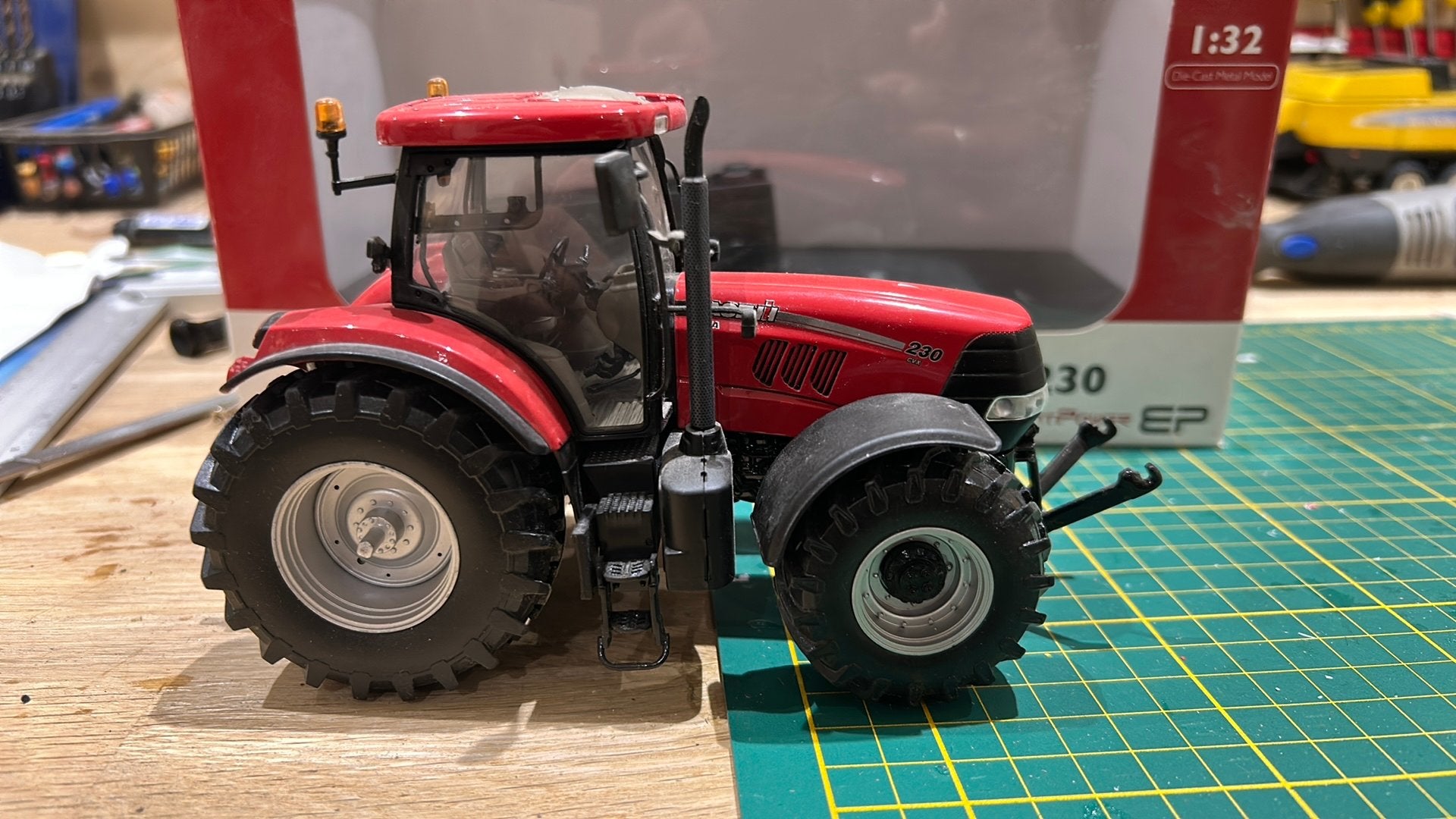 Case ih Puma CVX 230 1:32 uh, Ophalen of Verzenden, Zo goed als nieuw, Tractor of Landbouw, Universal Hobbies
