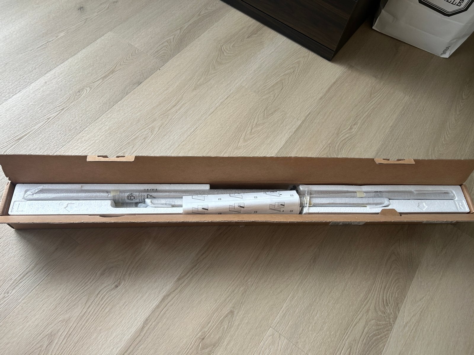 Foto 5 van Samsung The Frame Lijst 50 inch Teakhout look