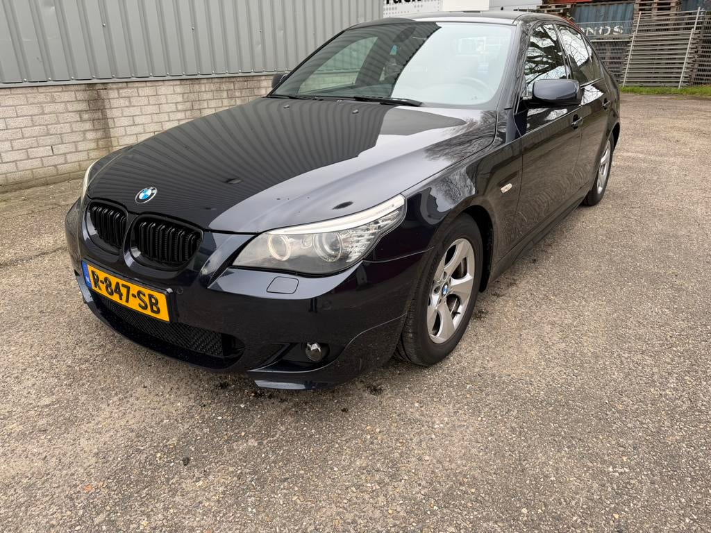BMW 5-Serie 3.0i 525i AUT 2008 Zwart N53 M-pakket Edition, Auto's, Achterwielaandrijving, 2000 kg, 1505 kg, Bedrijf