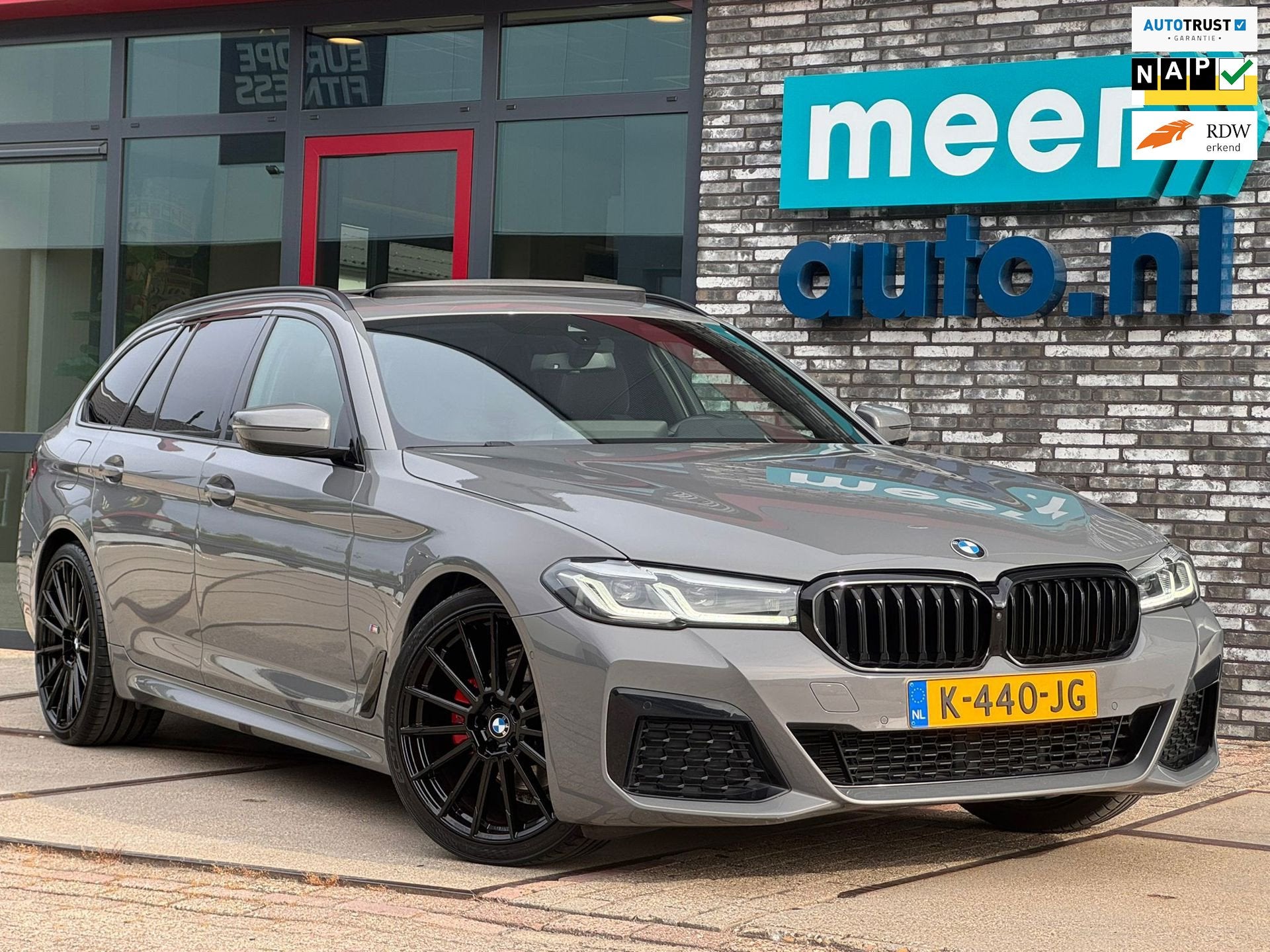 BMW 5-serie Touring 520i High Executive M-SPORT l PANO l HUD, Automaat, 1998 cc, Achterwielaandrijving, Gebruikt