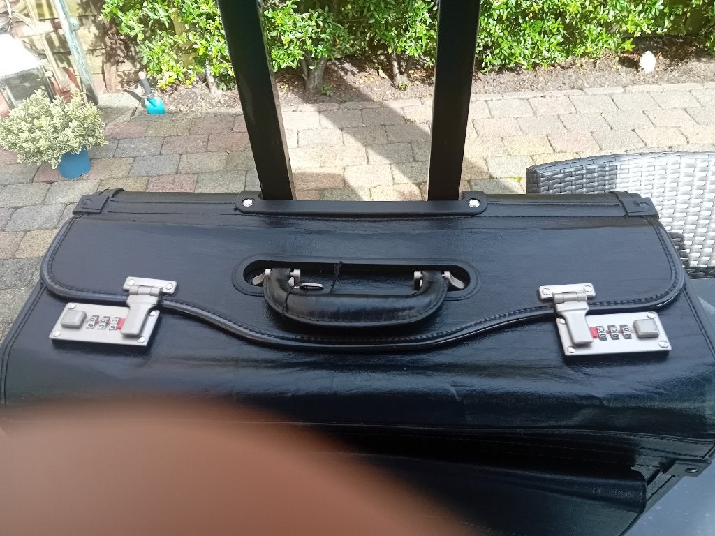 Zwarte pilotenkoffer met wieltjes en cijferslot, Overige materialen, 50 tot 60 cm, Ophalen of Verzenden, Zo goed als nieuw