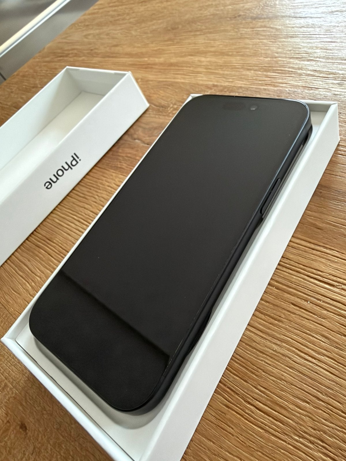 Foto 13 van Apple iPhone 15 128GB – Zwart – Zo goed als nieuw