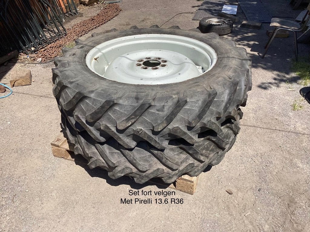 Tractor banden. 13.6r36 met fort velgen, Ophalen