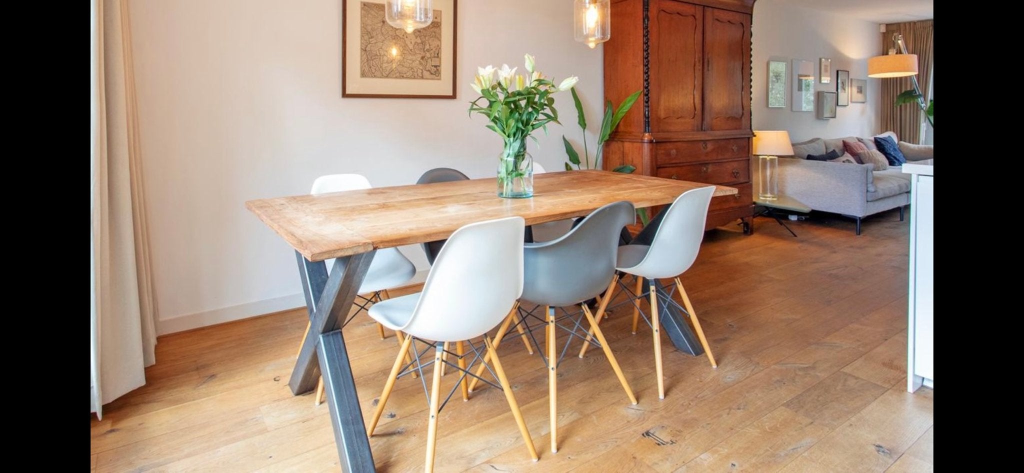 eikenhouten eettafel met metalen onderstel, Huis en Inrichting, Tafels | Eettafels, 100 tot 150 cm, Zo goed als nieuw, Vier personen