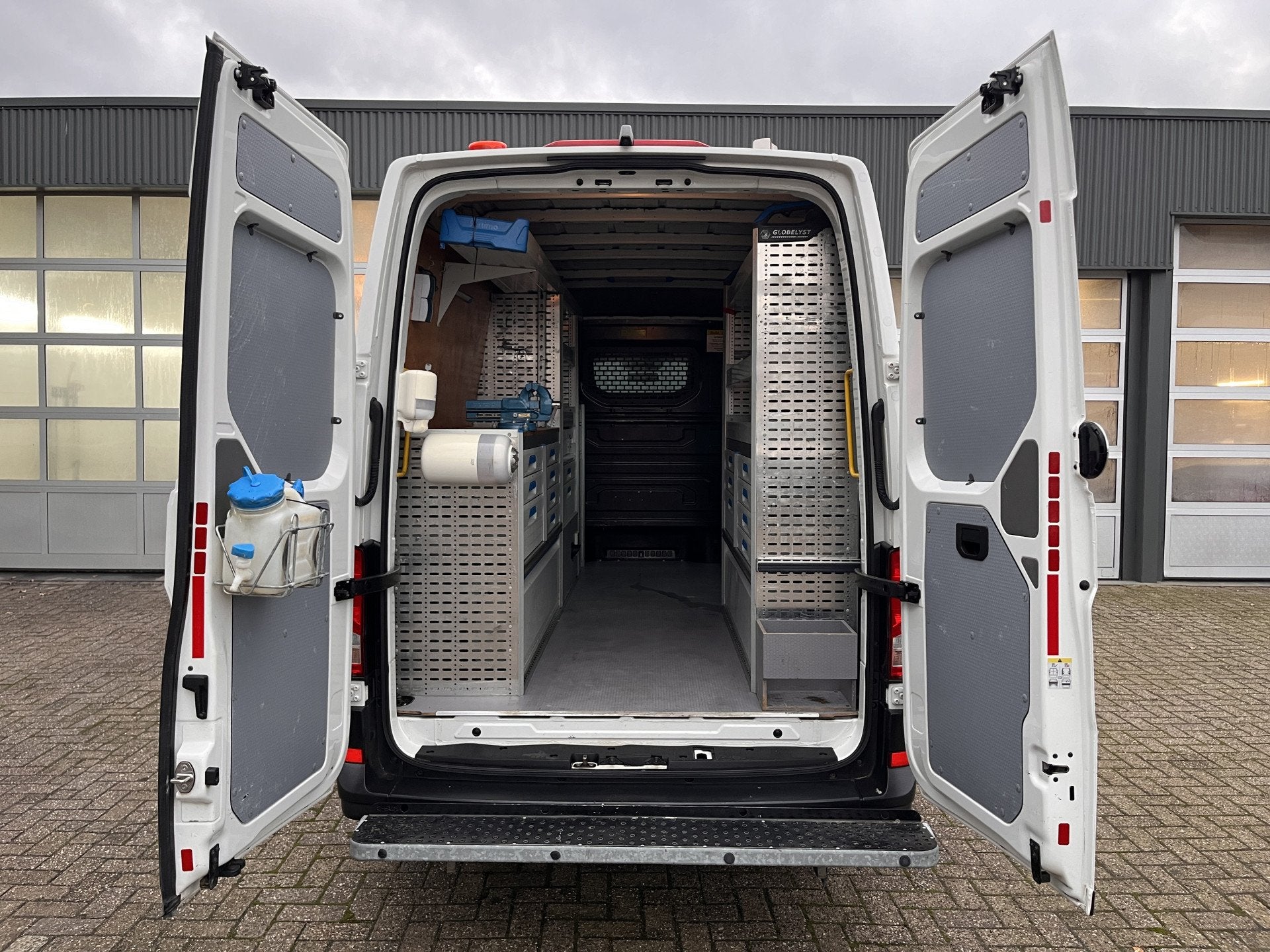 Volkswagen Crafter 35 2.0 TDI L3H3 Werkplaats inrichting Kas, Auto's, Stof, Gebruikt, 4 cilinders, Volkswagen