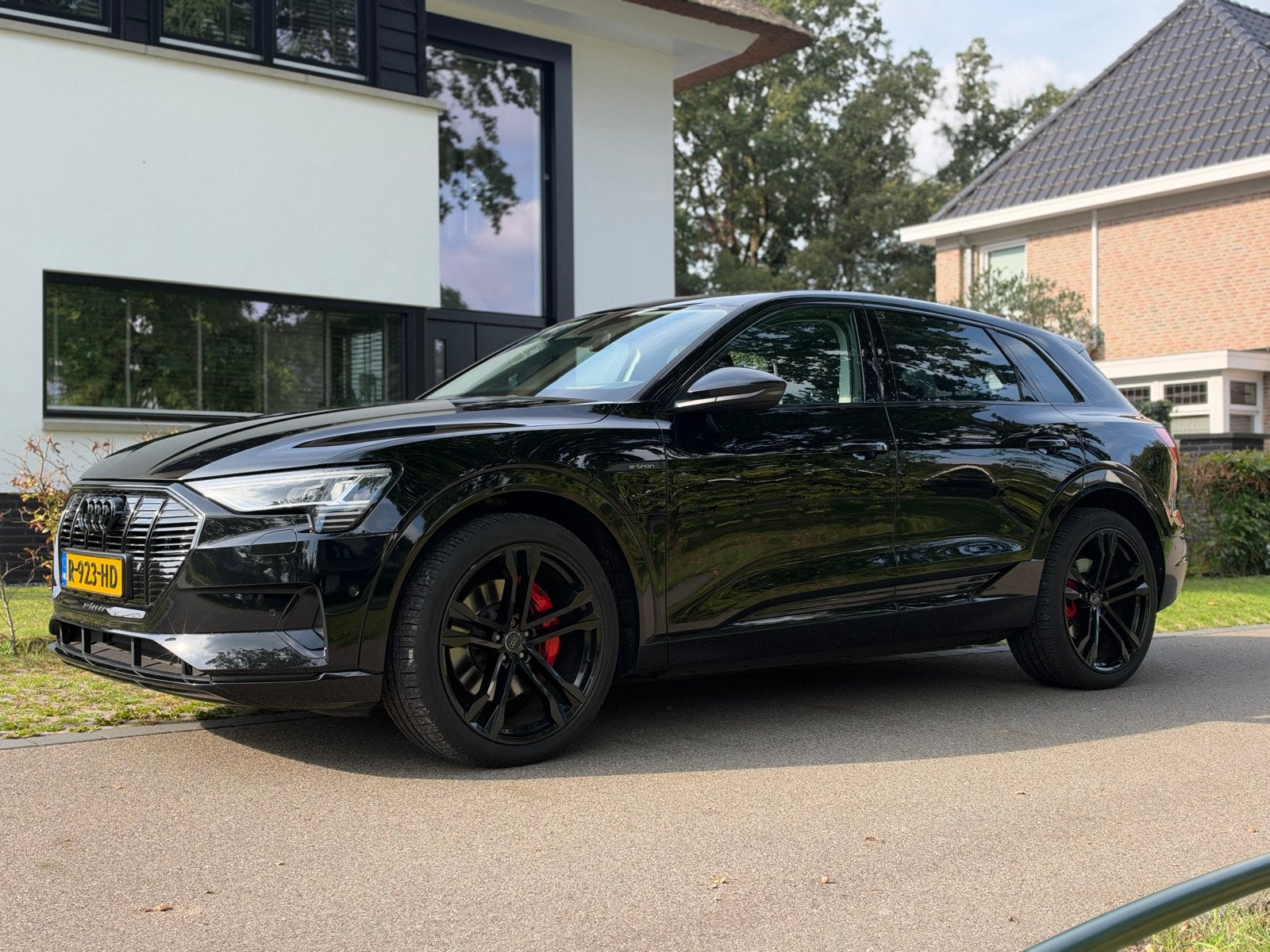 Audi e-tron 55 Quattro 408pk 2019 All black, Automaat, 131 €/maand, 1800 kg, 360 pk