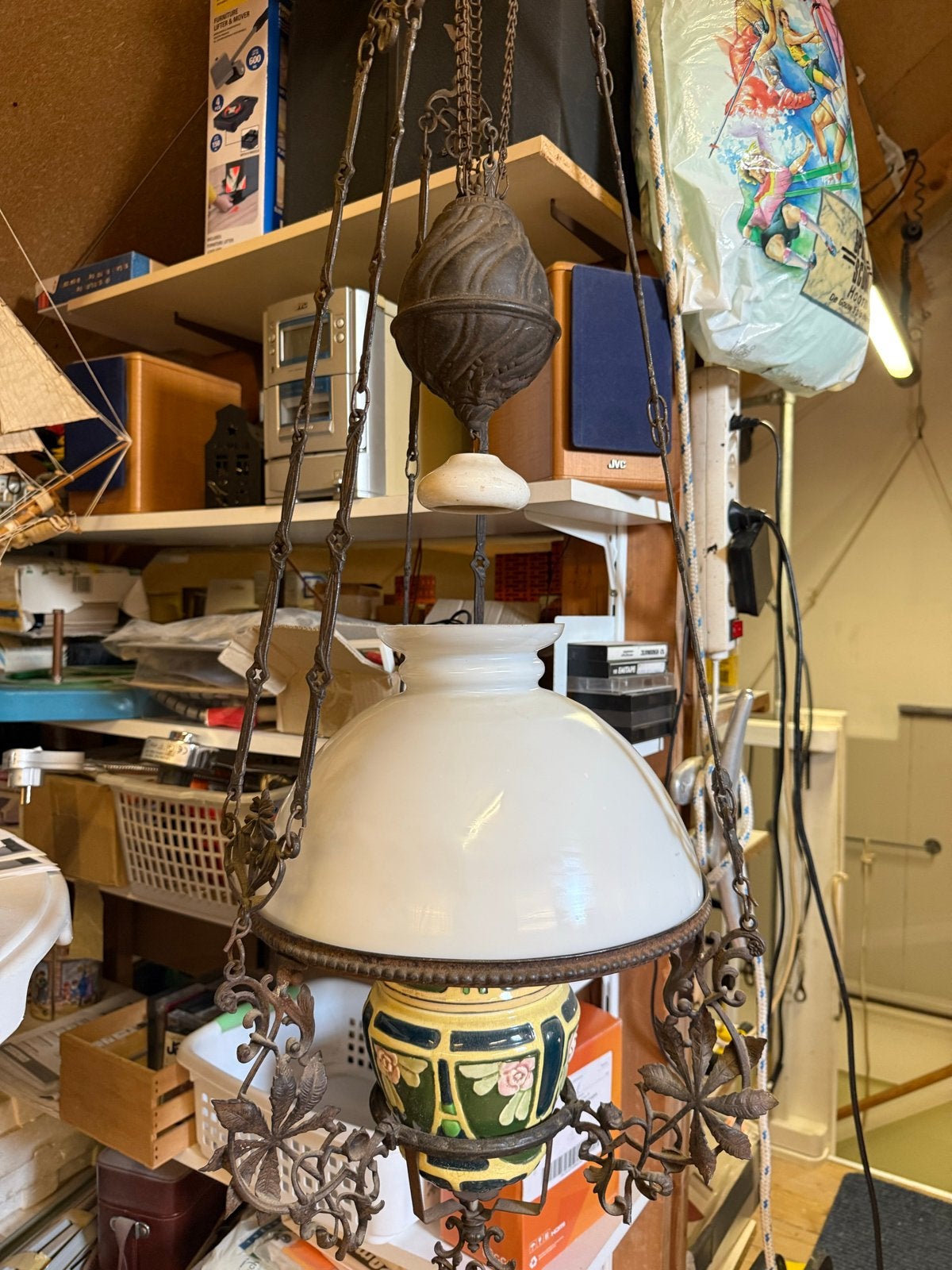 Antieke hanglamp met keramiek en smeedijzer, Ophalen of Verzenden