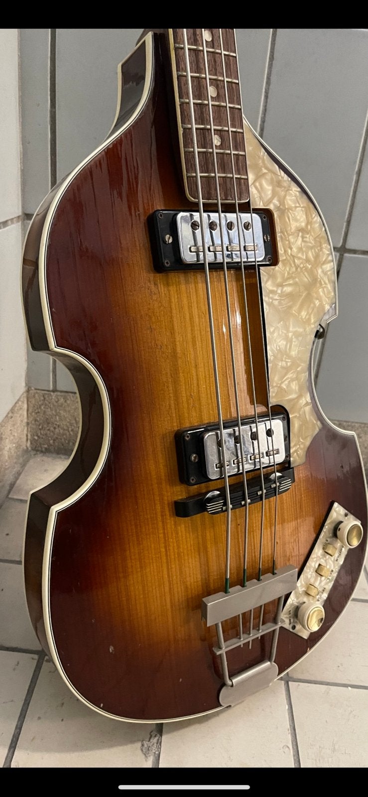 Hofner Vioolbas ui 1965, Muziek en Instrumenten, Snaarinstrumenten | Gitaren | Elektrisch, Ophalen of Verzenden, Zo goed als nieuw