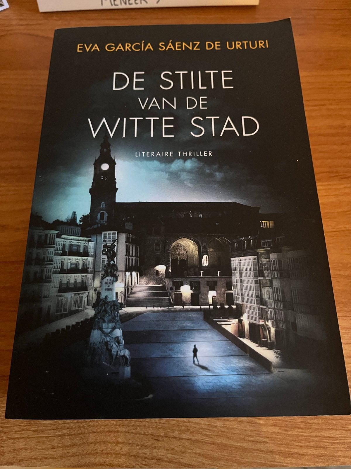 De Stilte van de Witte Stad - Eva García Sáenz de Urturi, Ophalen of Verzenden, Gelezen, Europa overig