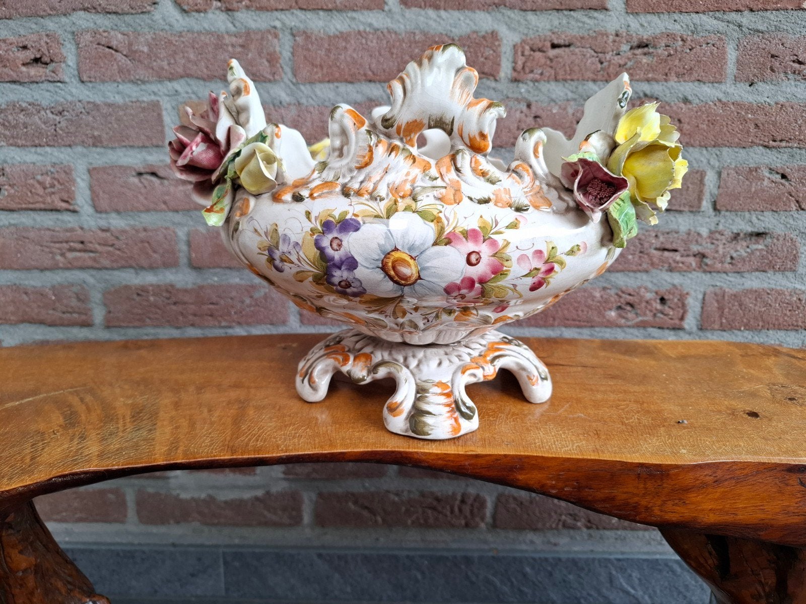 Vintage V. Bassano schaal / jardiniere op voet. Majolica. ., Ophalen of Verzenden