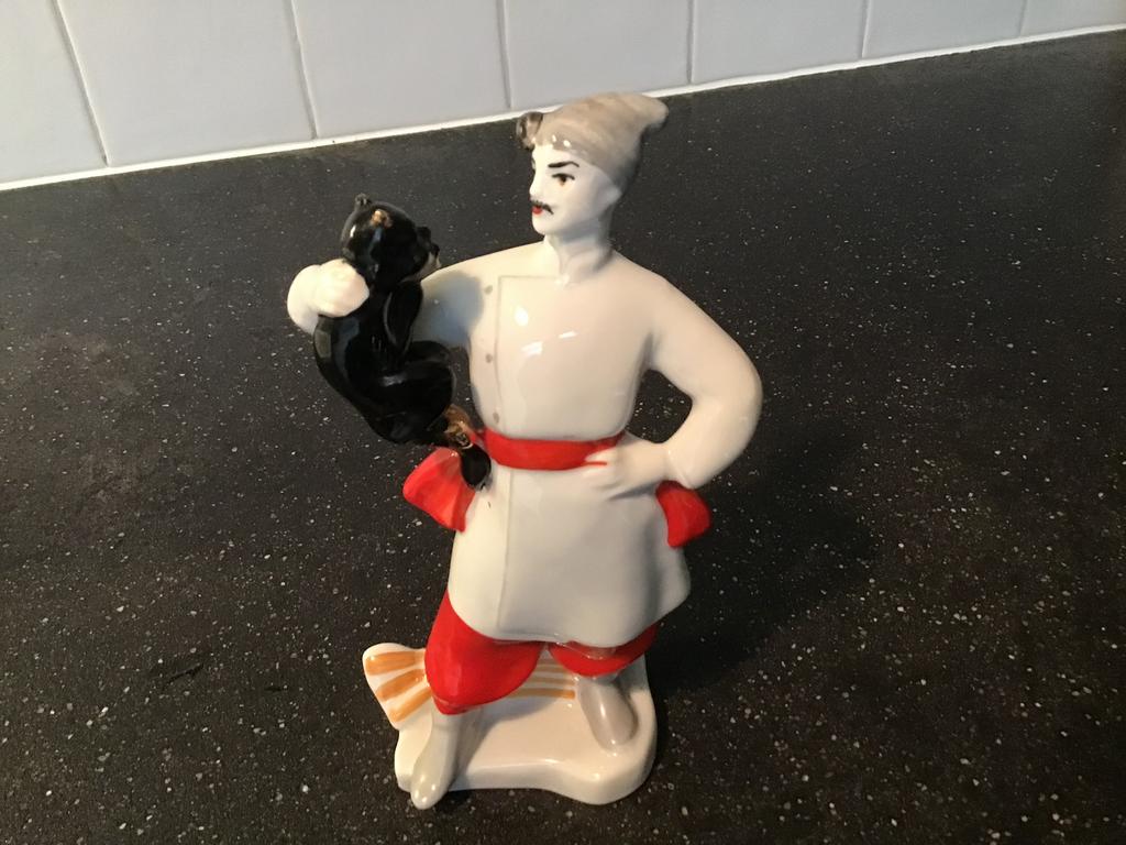 Vintage porseleinen beeldje Vakula met duivel Kiev, Verzamelen, Beelden en Beeldjes, Ophalen of Verzenden, Zo goed als nieuw, Mens