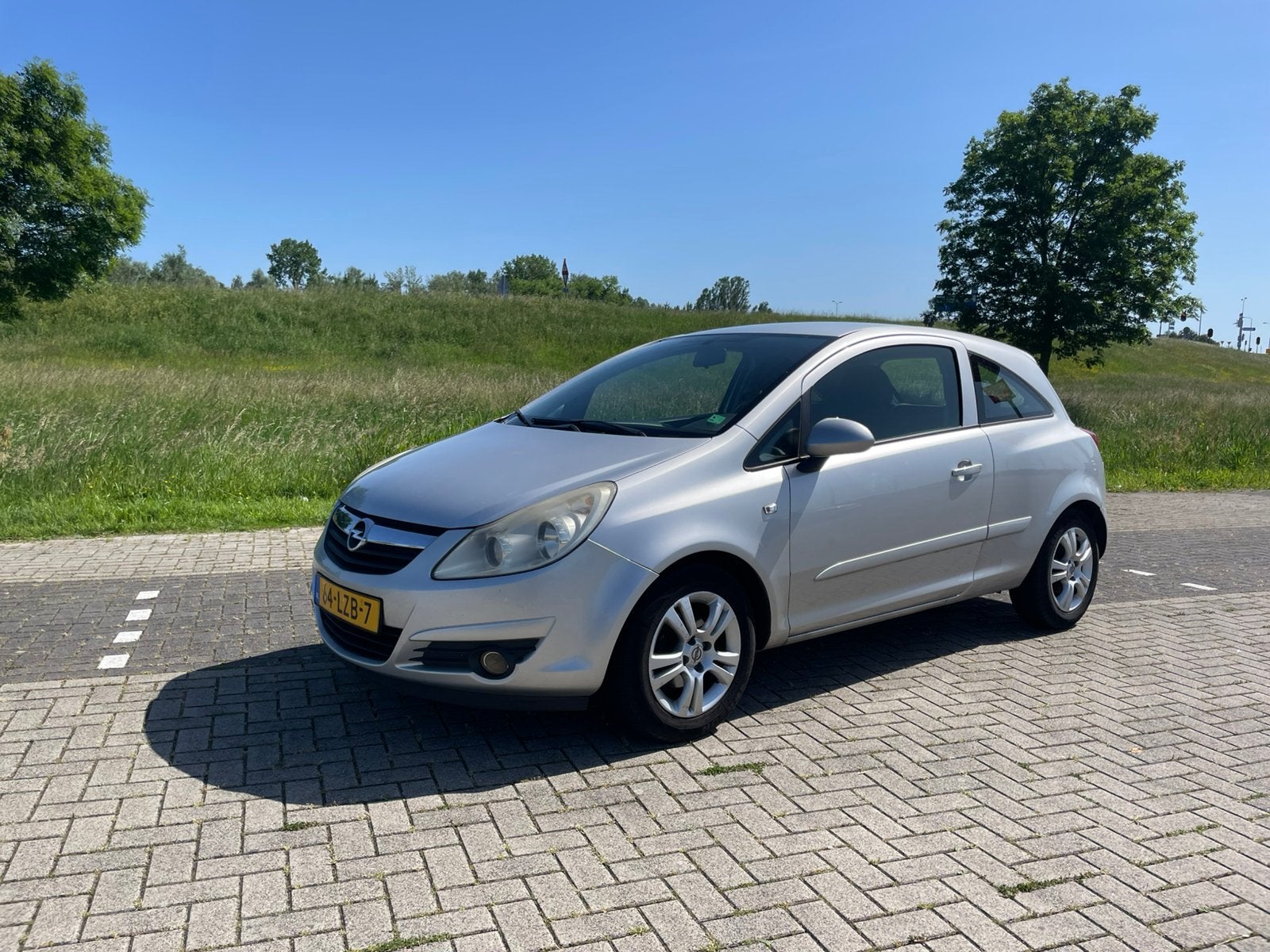 Opel Corsa 1.4 16V 3D WR 2007 Grijs, Auto's, Opel, Particulier, Corsa, Airbags, Airconditioning, Elektrische ramen, Lichtmetalen velgen