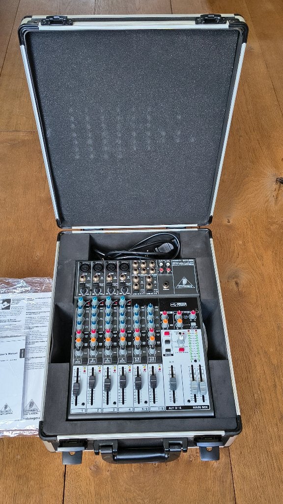 Behringer Xenyx 1204USB Mixer In Thomann Case, Koffer, Verzenden, Zo goed als nieuw, 10 tot 20 kanalen