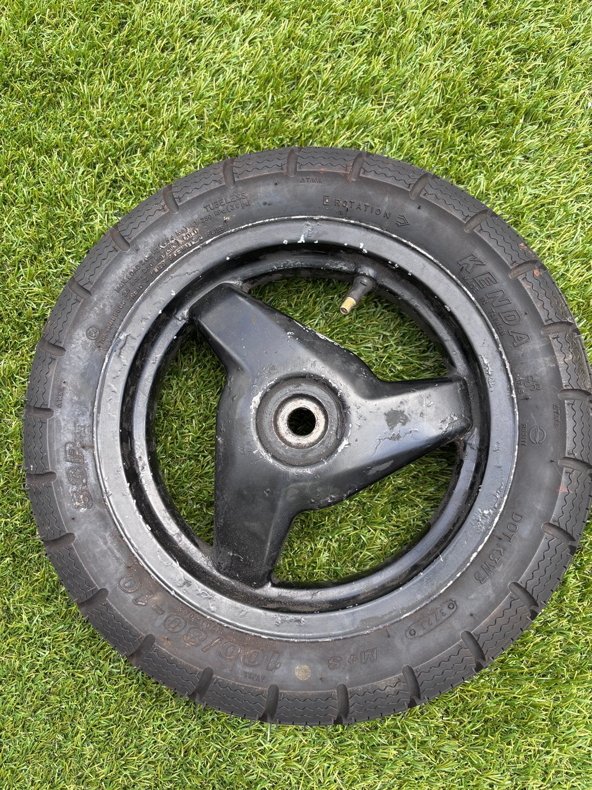 Scooter velg + band 100/80-10 / 53P, Ophalen, Zo goed als nieuw