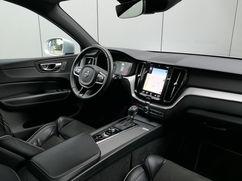 Volvo XC60 T5 AWD R-Design Panoramadak / Trekhaak / 21° Vel, Automaat, Gebruikt, Euro 6, 4 cilinders