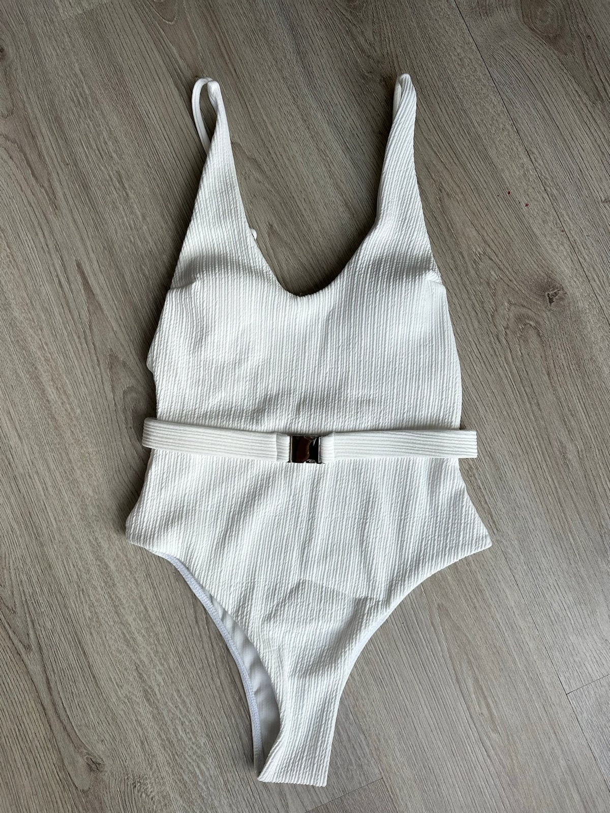 Badpak wit met ceintuur (M) - NIEUW, Kleding | Dames, Badmode en Zwemkleding, Ophalen of Verzenden, Nieuw, Wit, Badpak
