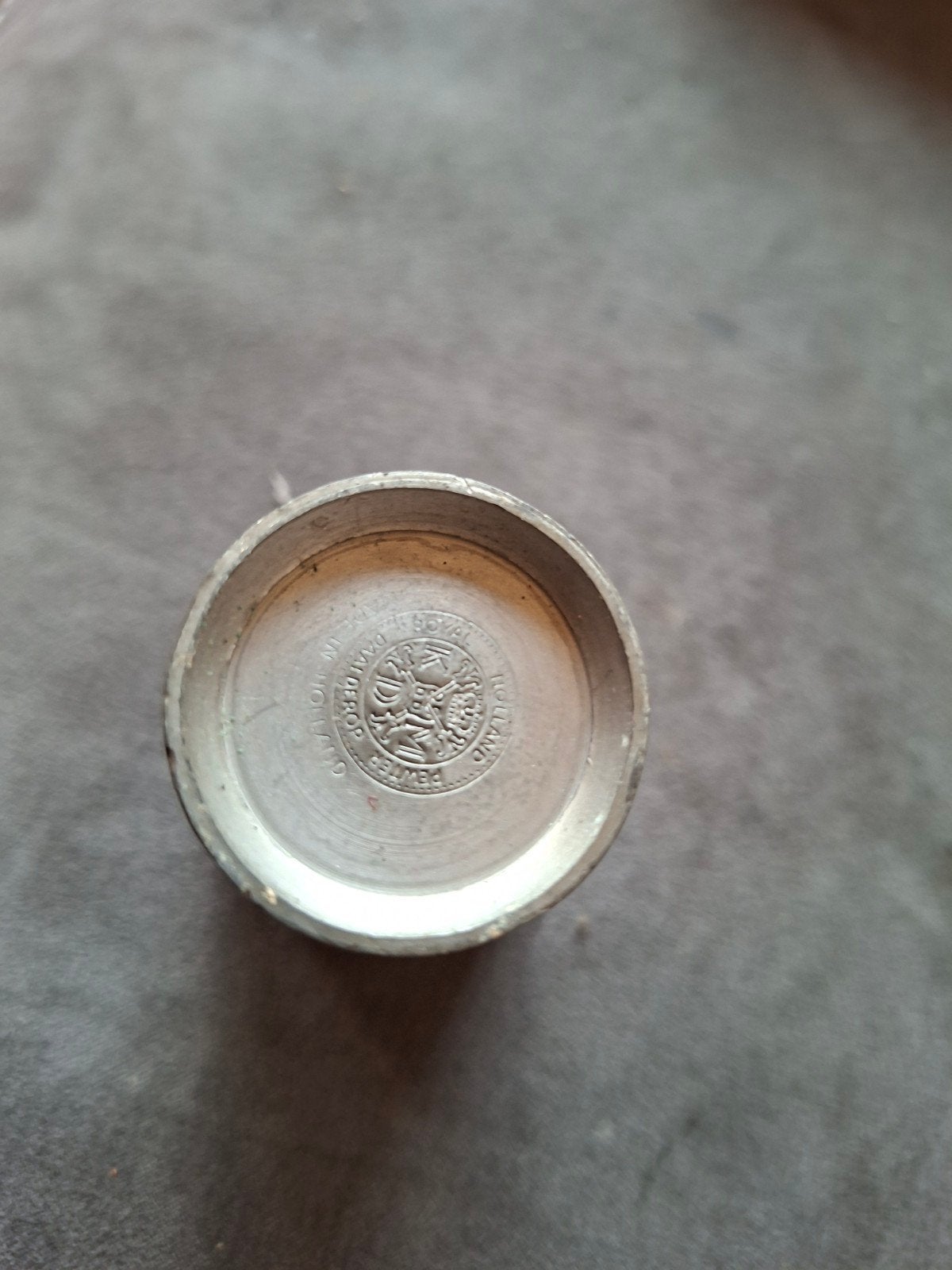 Antieke tinnen beker met reliëfdecoratie, Ophalen of Verzenden