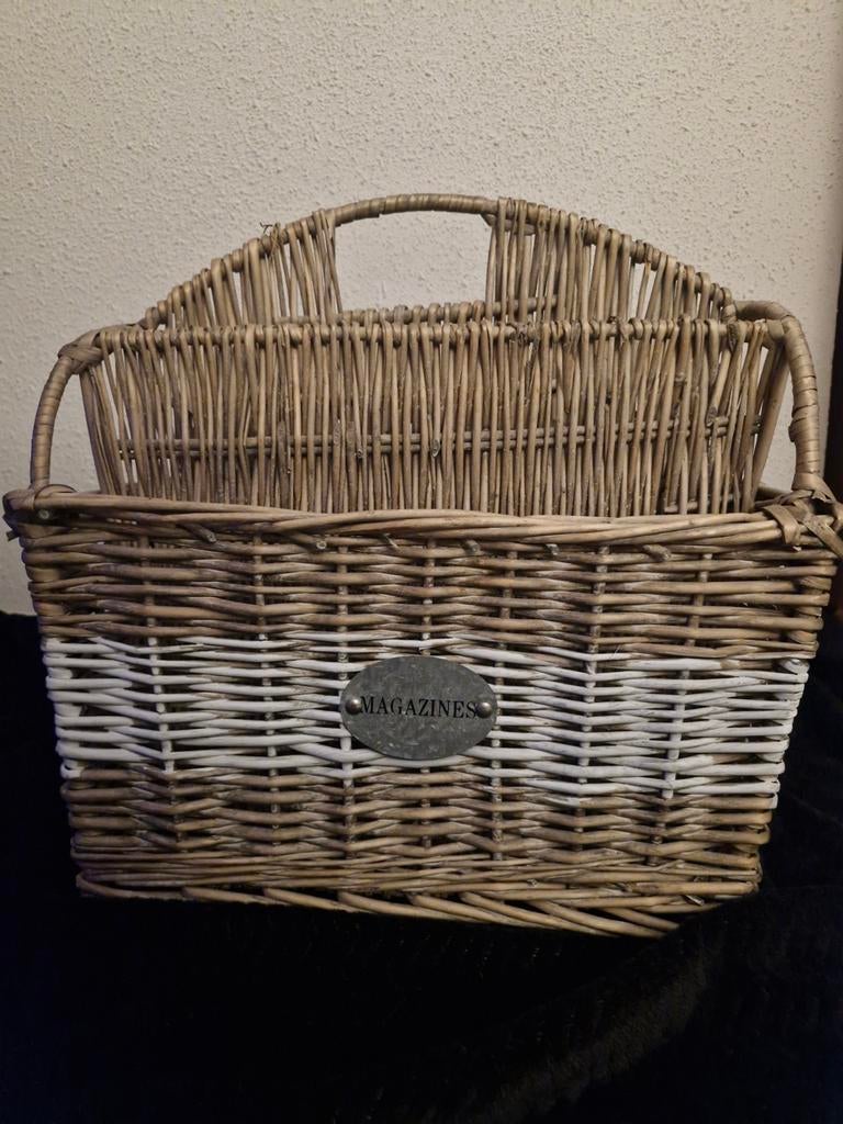 Rotan tijdschriftenmand, Ophalen, Zo goed als nieuw