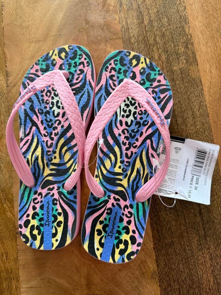 Nieuwe Ipanema slippers maat 38 - Kleurrijk en comfortabel, Ophalen, Nieuw, Roze, Slippers