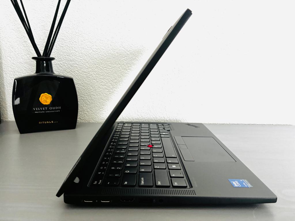 Lenovo ThinkPad T14 Gen 5 - Intel Ultra 5, 16GB RAM, 256GB S, Computers en Software, Windows Laptops, Met videokaart, Qwerty, 14 inch