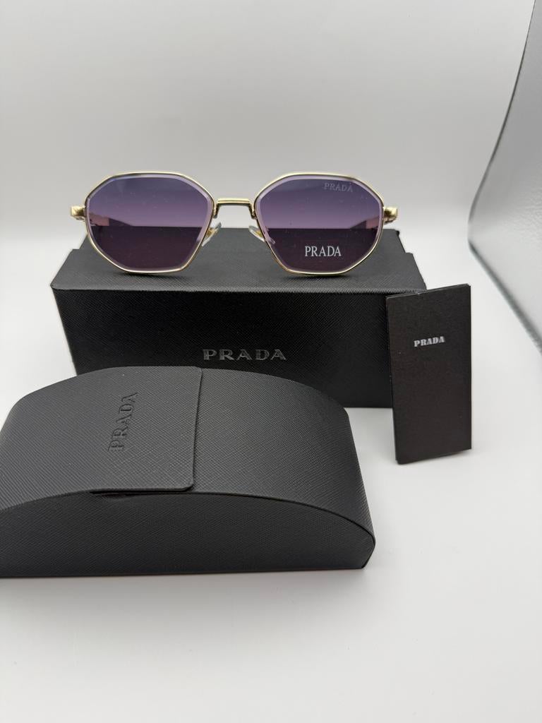 Prada Zonnebril - Nieuw met Doos en Etui, Overige merken, Zonnebril, Paars, Nieuw