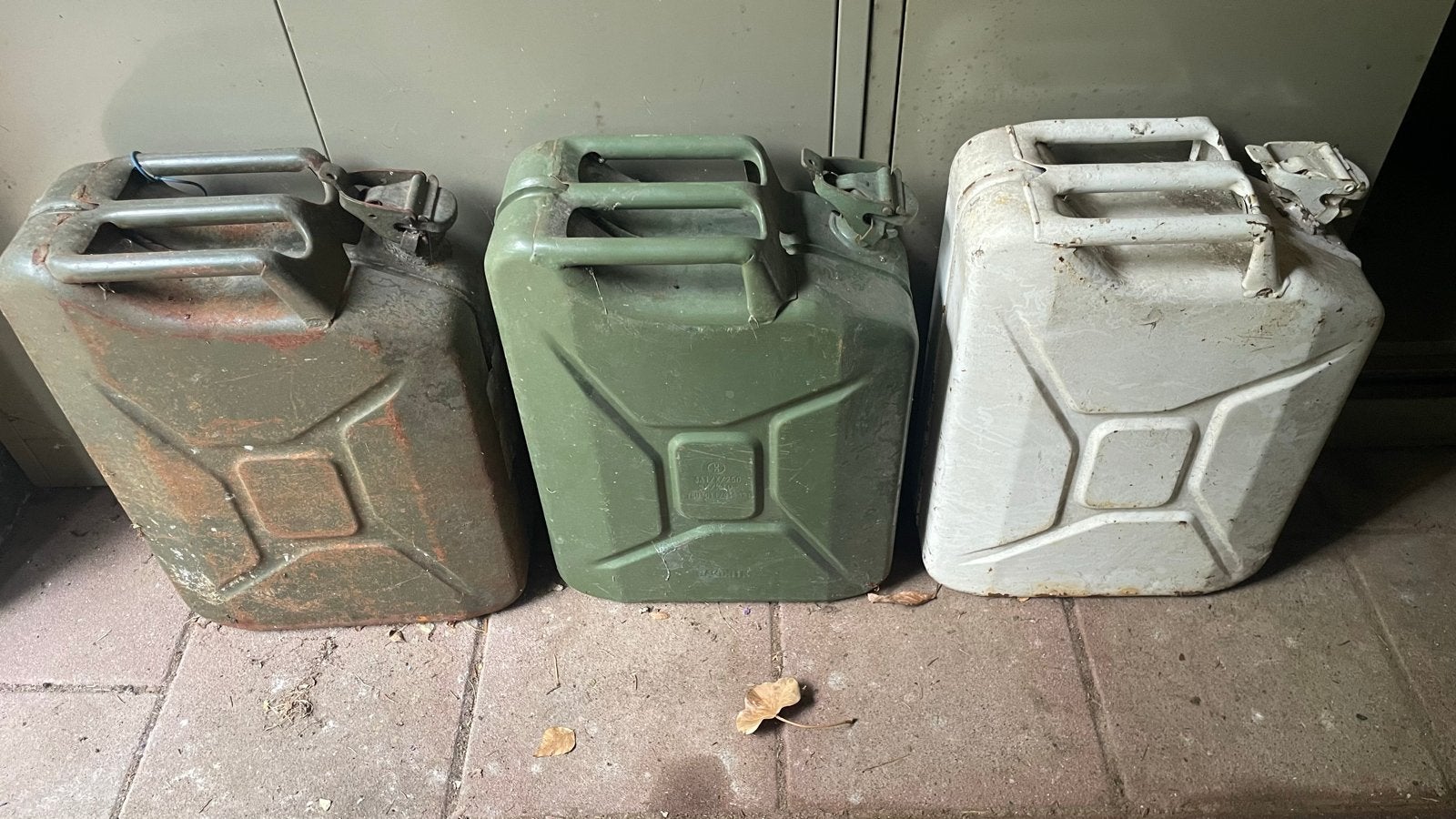 Set van 3 vintage jerrycans (20L), Auto diversen, Overige Auto diversen, Ophalen