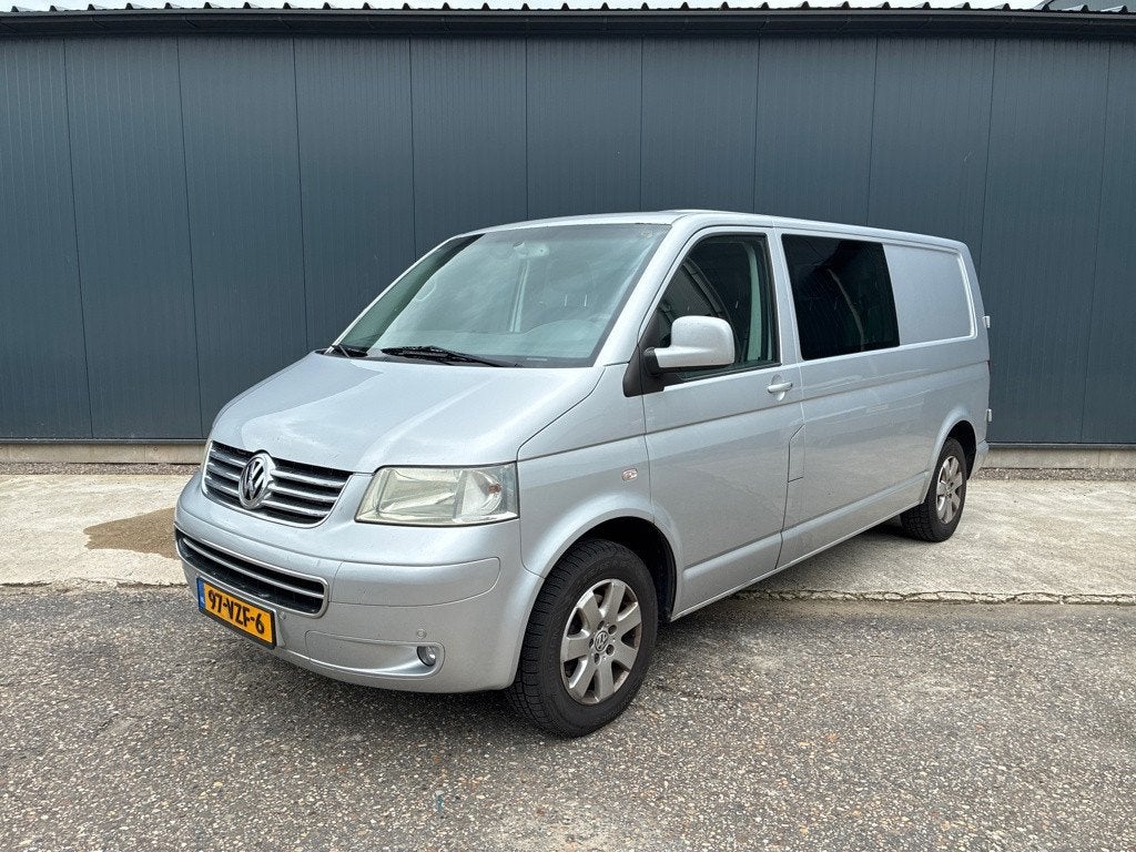 Volkswagen Transporter 2.5 TDI 340 Trendline DC (MARGE AUTO), Voorwielaandrijving, Gebruikt, Zwart, Volkswagen