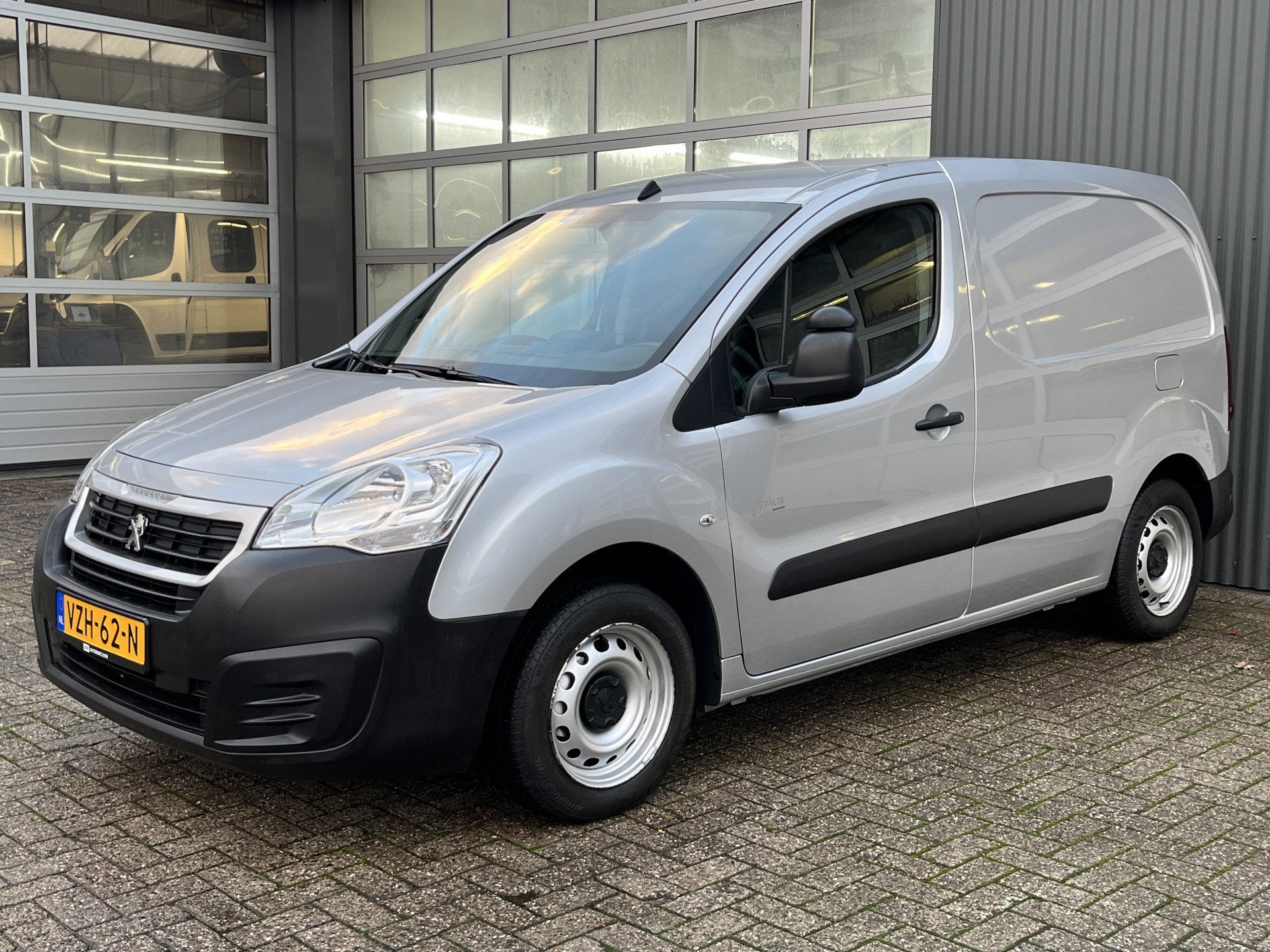Peugeot Partner 120 1.6 HDi 75 Marge Airco Btw / Bpm vij Cru, Auto's, Voorwielaandrijving, Stof, Gebruikt, 4 cilinders