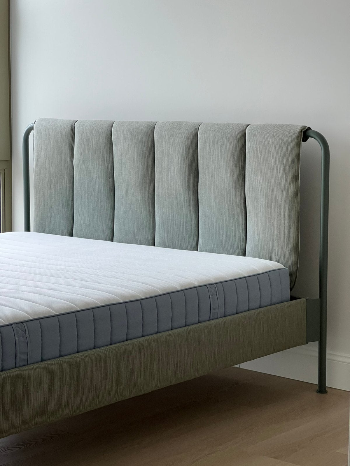 IKEA TÅLLÅSEN Bed Frame, Huis en Inrichting, Slaapkamer | Bedden, Zo goed als nieuw, Tweepersoons, 160 cm, 210 cm, Metaal, Groen