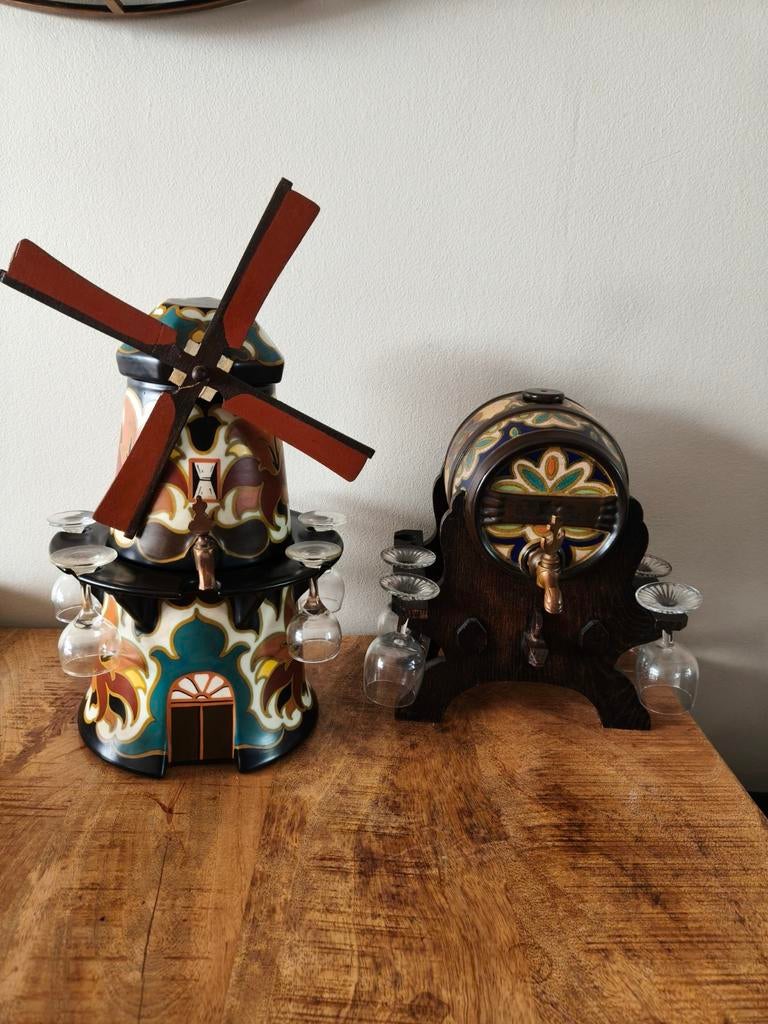 Plateel Molen en Drankdispenser met Glaasjes, Ophalen