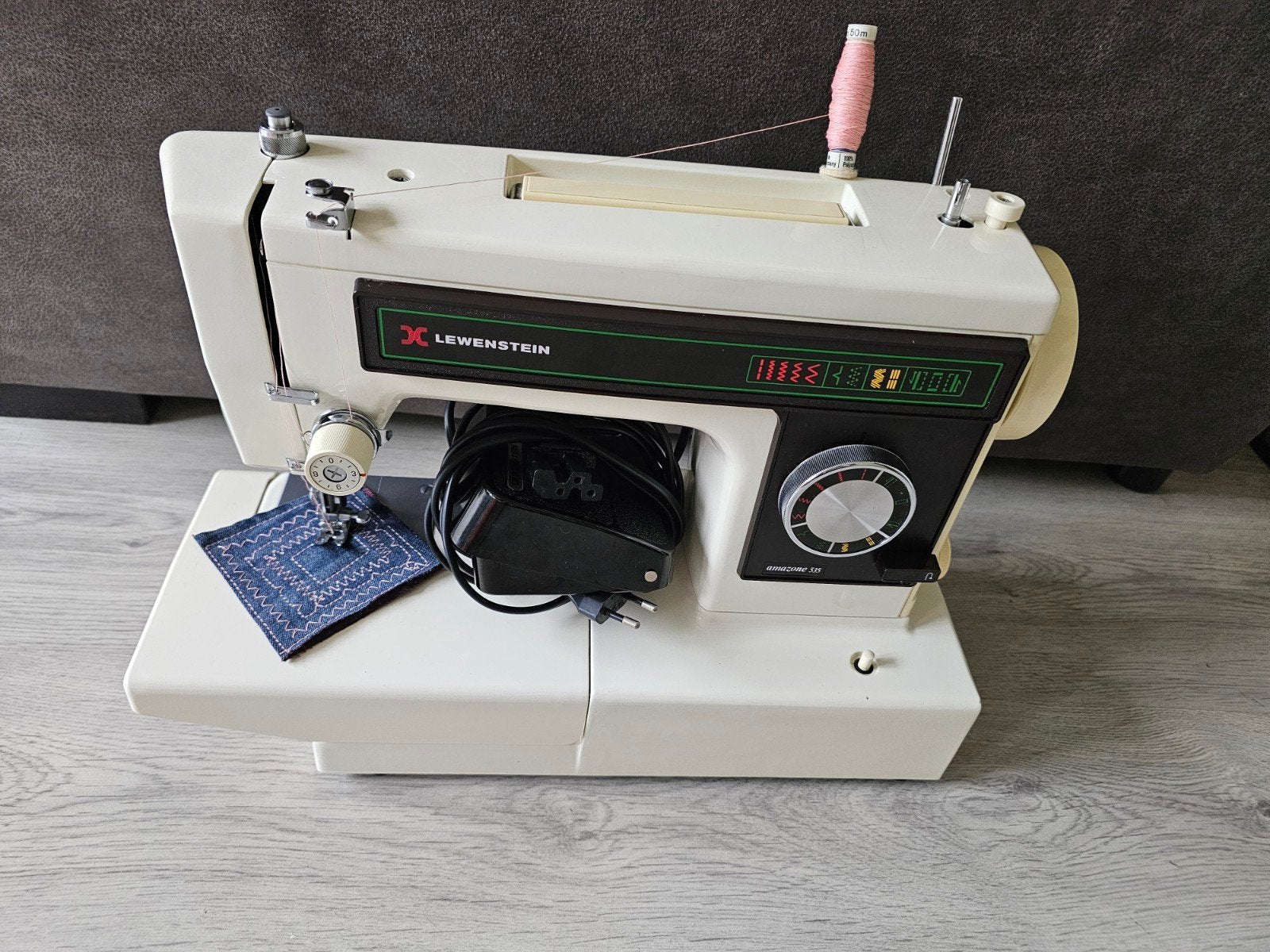 naaimachine, Hobby en Vrije tijd, Ophalen, Zo goed als nieuw, Naaimachine, Lewenstein