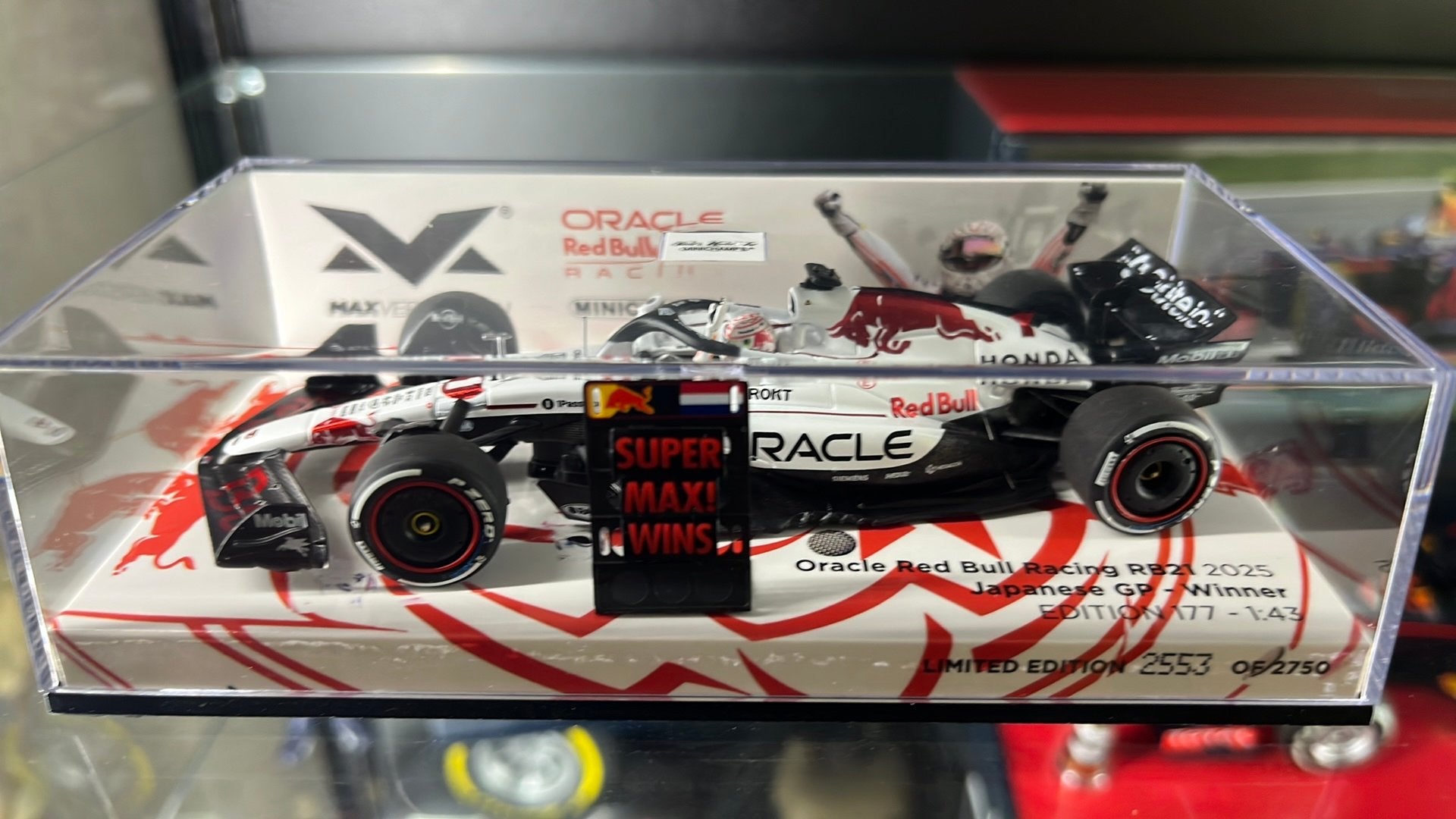 Minichamps Max Verstappen 1:43 Japan GP winner RB21 2025, Ophalen of Verzenden, Zo goed als nieuw, Auto, MiniChamps