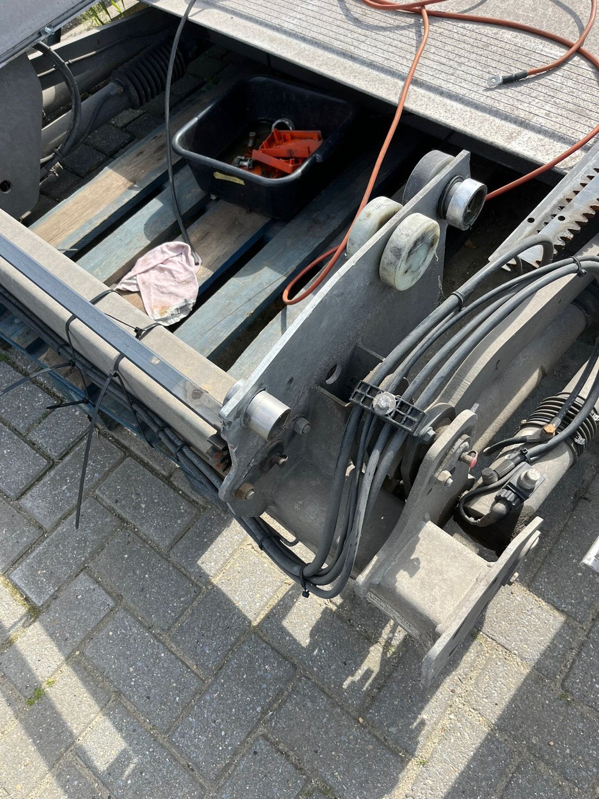 Dhollandia DHSM 1500kg laadklep (2023) - Schade aan ophangin, Auto-onderdelen, Ophalen, Gebruikt