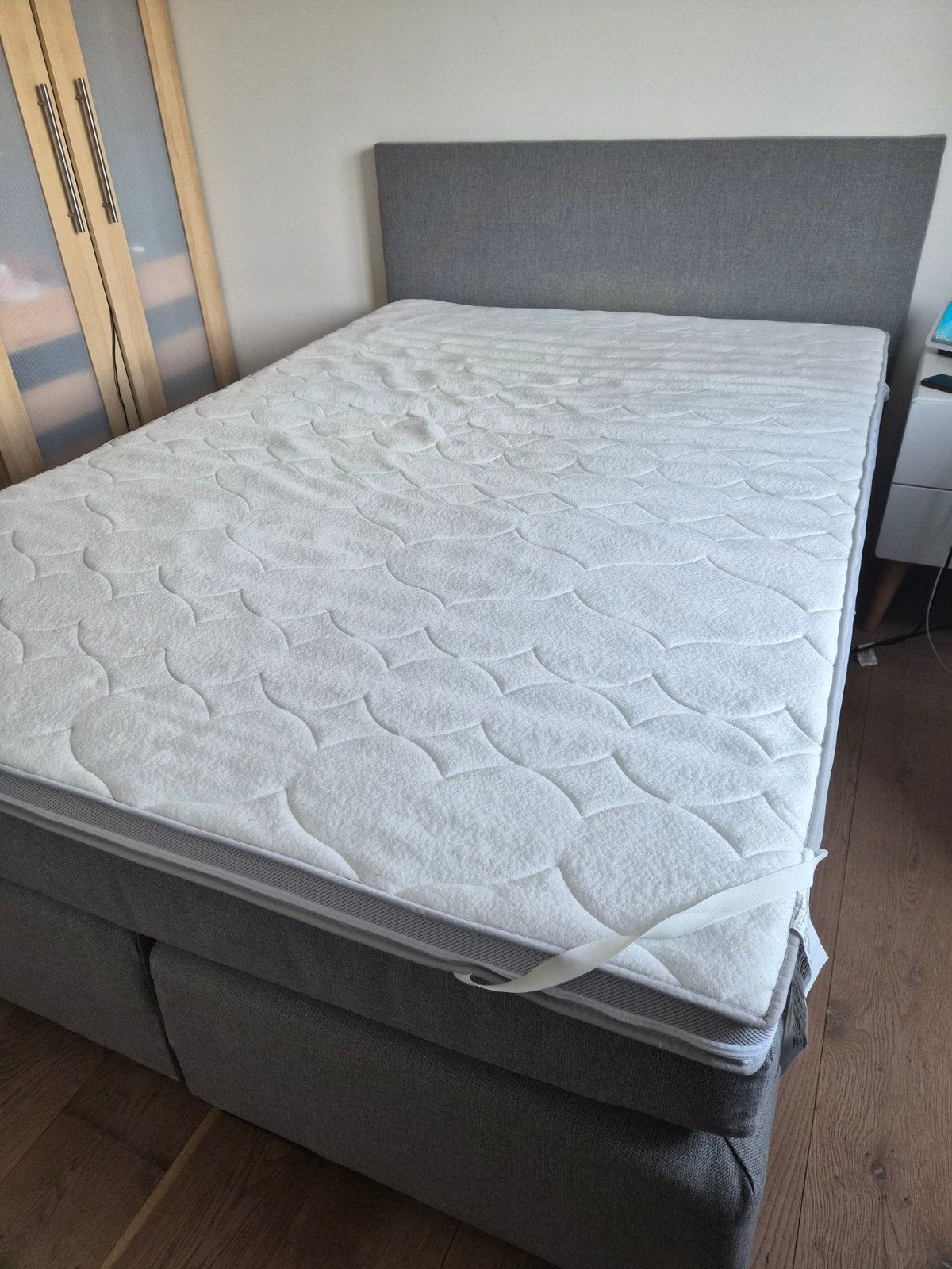 Boxspring 140cm met gelschuim topper en geveerde boxen, Ophalen, Tweepersoons, 140 cm, Stof