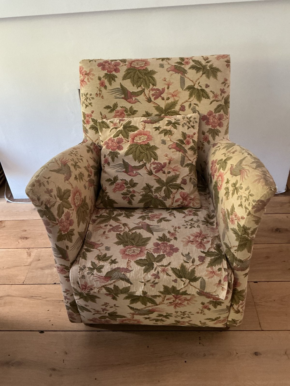 Vintage fauteuil met bloemen- en vogelprint, Huis en Inrichting, Ophalen, Gebruikt, 75 tot 100 cm, Stof