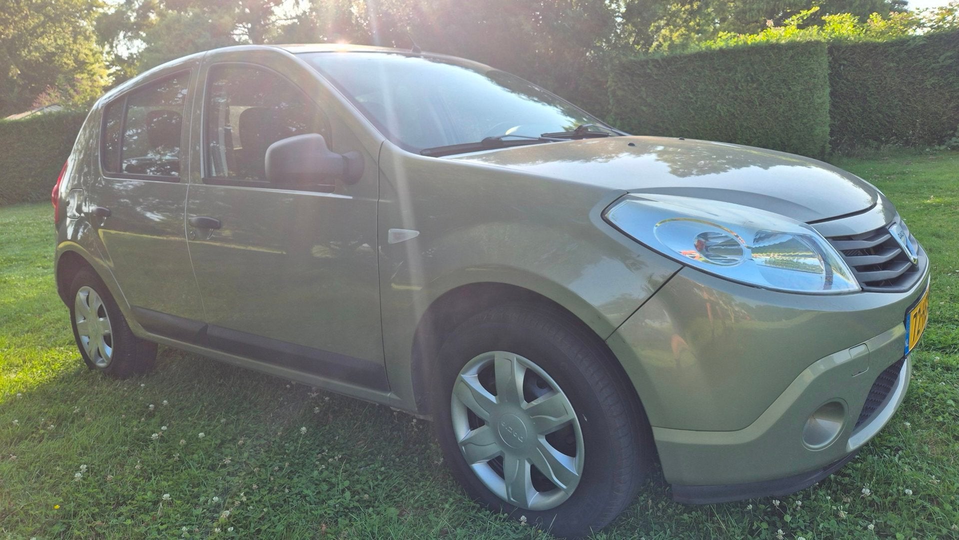 Dacia Sandero 1.4 Ambiance NIEUWE APK EN AIRCO, Voorwielaandrijving, 1011 kg, 4 cilinders, Beige