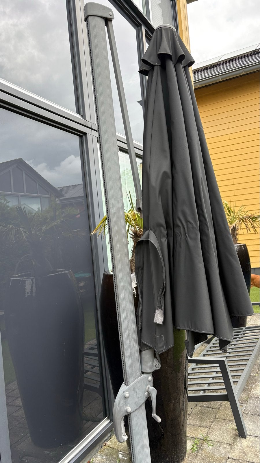 Foto 7 van Stevige zweefparasol met verschuifbare steenvoet