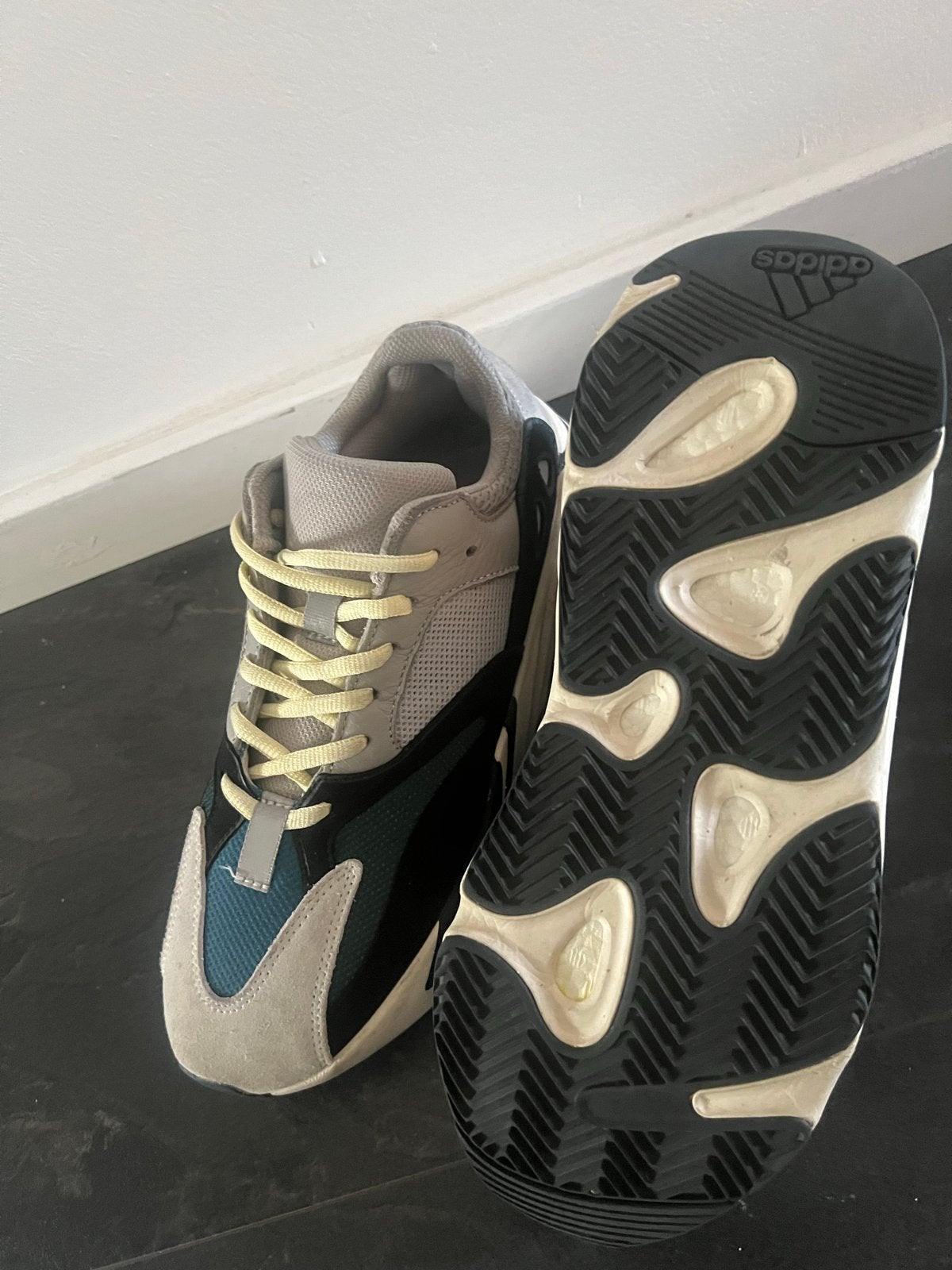 Adidas Yeezy 700 V1 Wave runner, Ophalen, Zo goed als nieuw, Overige kleuren, Sneakers of Gympen