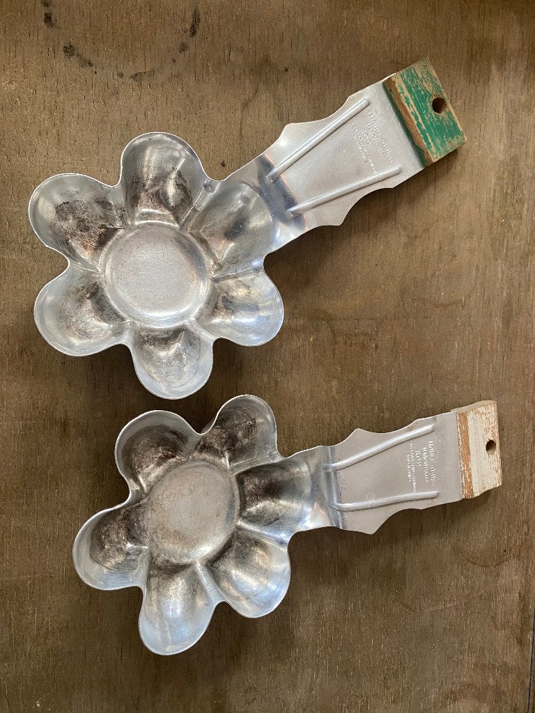 Brocante bakvormen ei (moule) oeufs marguerite, Antiek en Kunst, Curiosa en Brocante, Ophalen of Verzenden