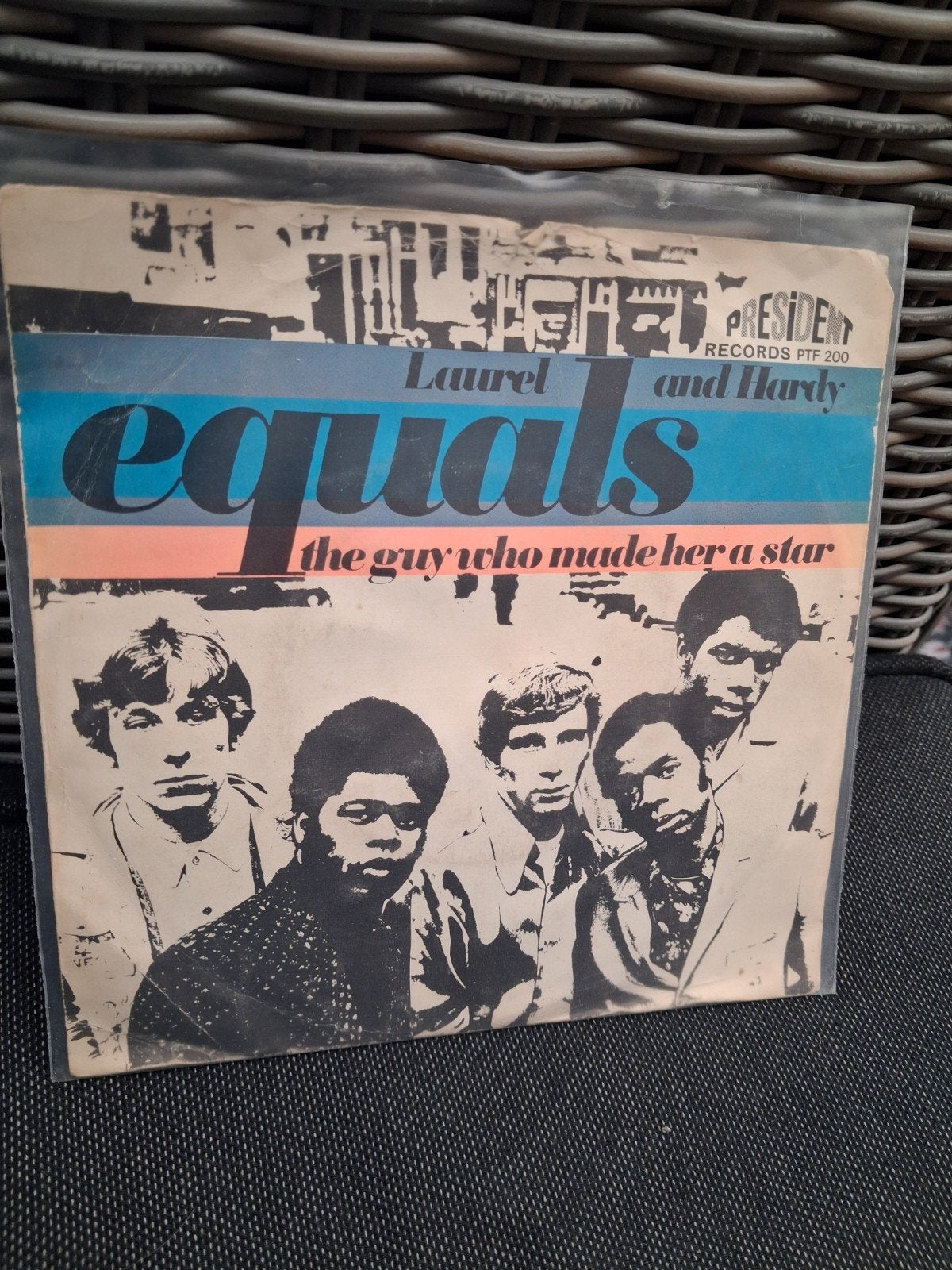 The equals  laurel  and harry, Ophalen of Verzenden
